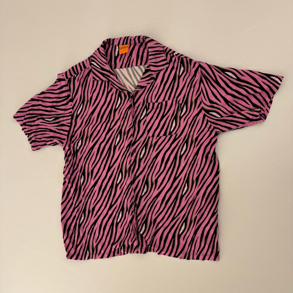 Pink Zebra Striped Men’s Large SS Designs Untitled Button Shirt Short Sleeve